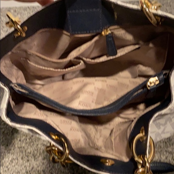 Michael Kors handbag - Picture 5 of 13